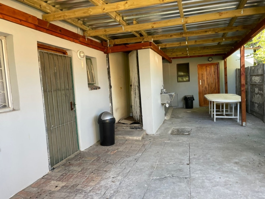 5 Bedroom Property for Sale in East Bank Eastern Cape
